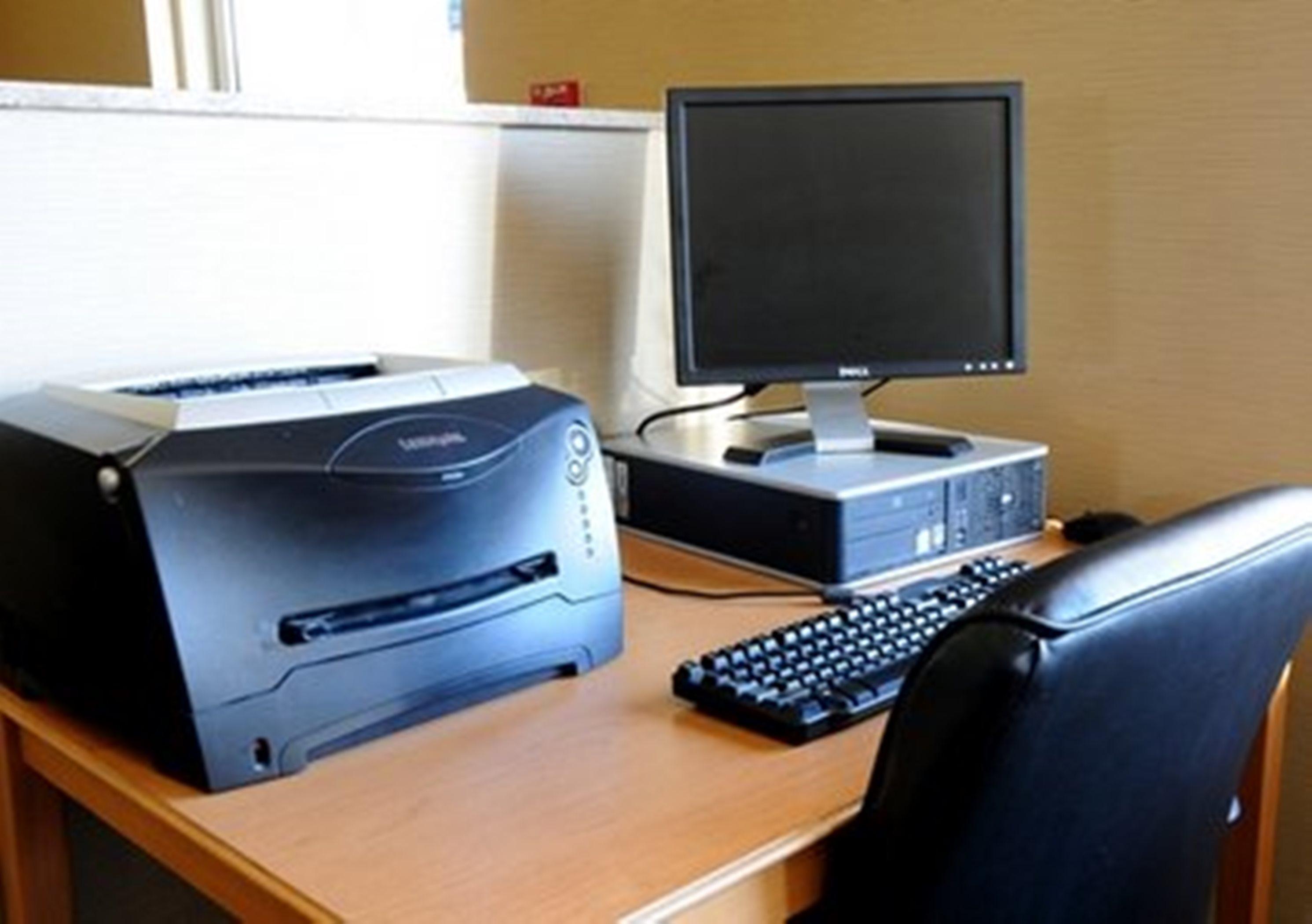 コンフォート イン グレートフォールズ エクステリア 写真